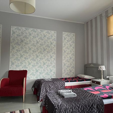 Guesthouse Kadrina Mois Екстер'єр фото