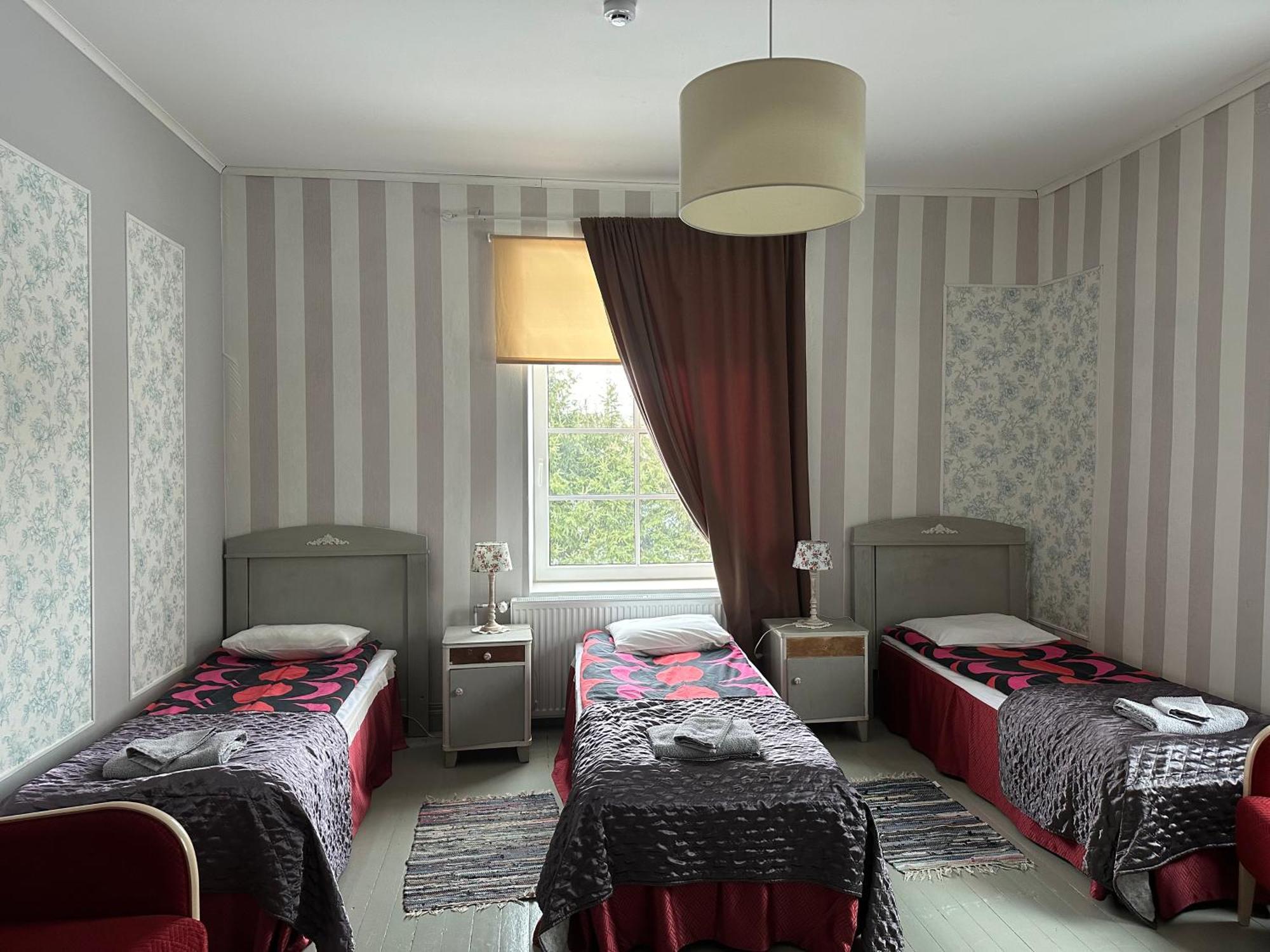 Guesthouse Kadrina Mois Екстер'єр фото