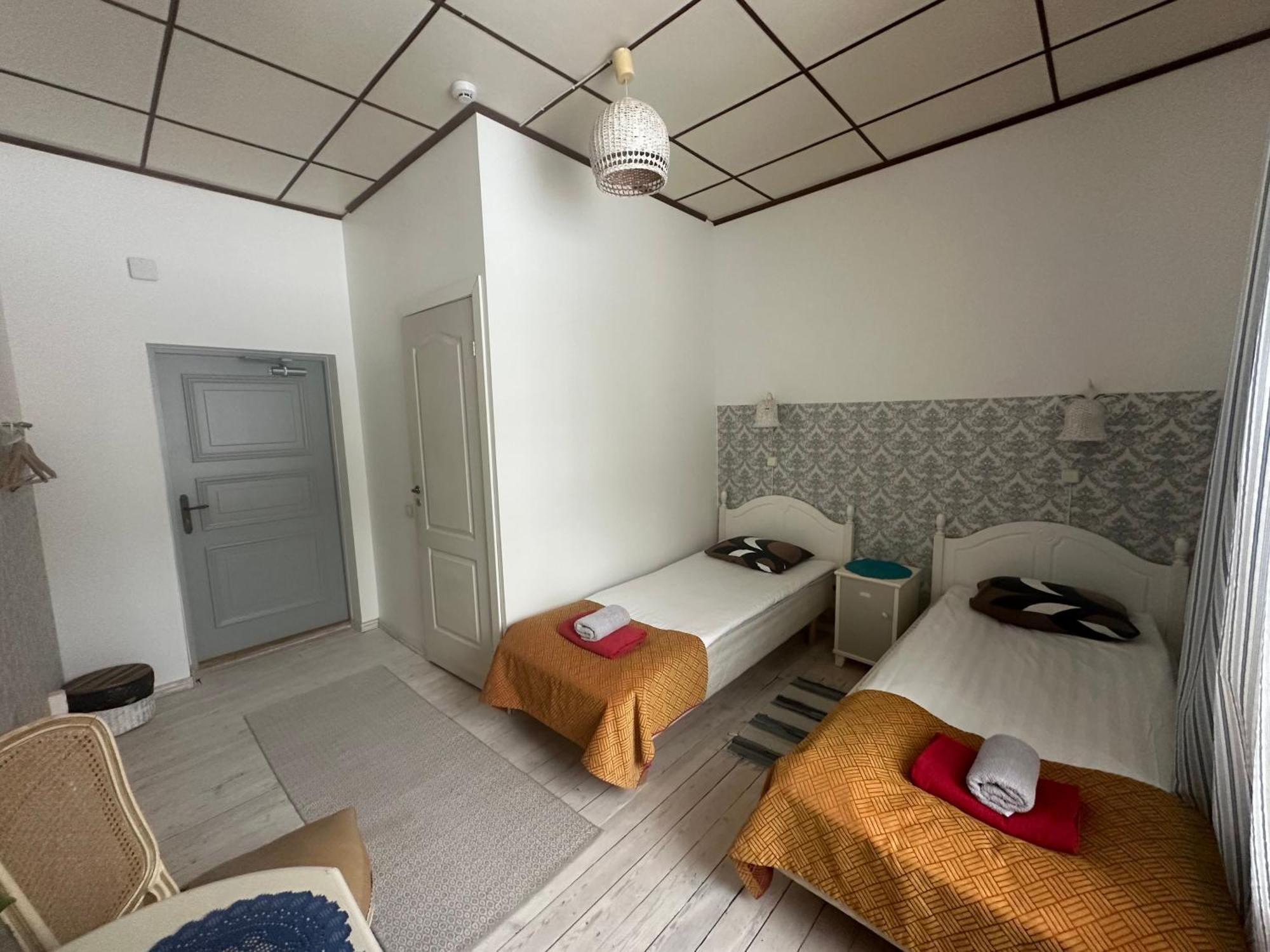 Guesthouse Kadrina Mois Екстер'єр фото
